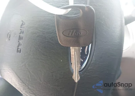 2005 Ford Focus Zx4 из США, поврежденный, VIN 1FAFP34N75W253842